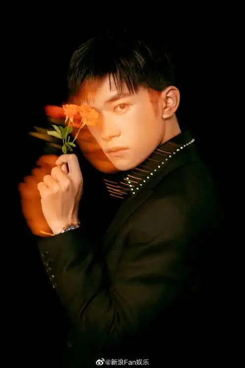 易烊千玺二十冠岁朝暮锦程##易烊千玺20岁