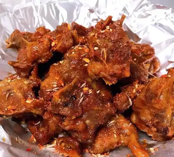 街边小摊炸鸡架骨15块钱一斤再送半斤这个到底是什么肉