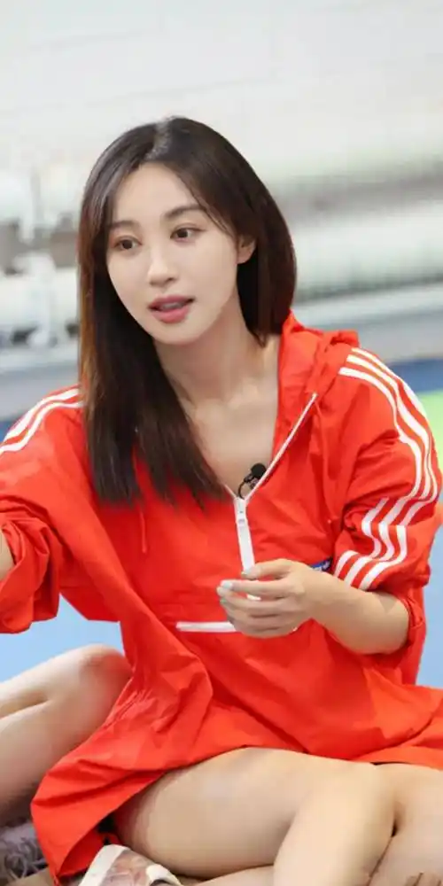 曾与杨颖陷小三之争,温柔甜美的李菲儿不香吗?黄晓明后悔不?