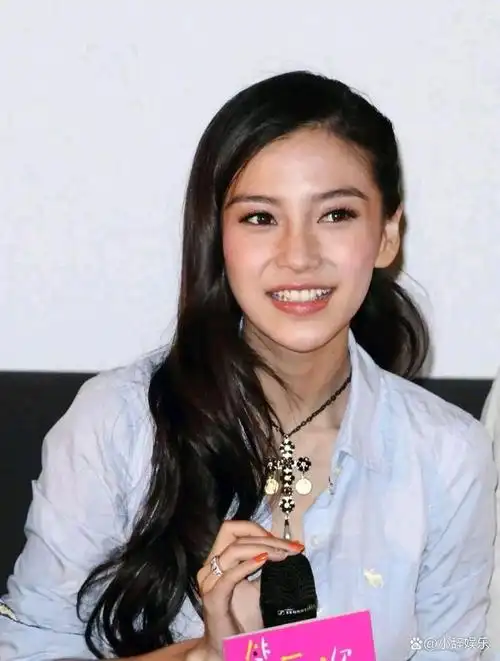 杨颖早期旧照笑起来真明媚