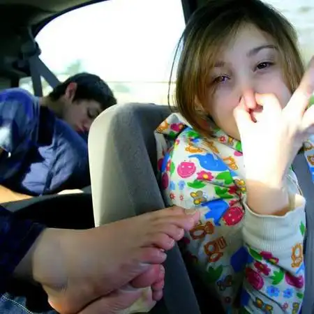 闻闻脚臭精神爽