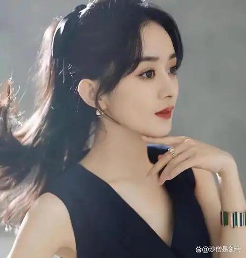 单纯而又土气的"小土妞"赵丽颖,如今蜕变成优雅女神