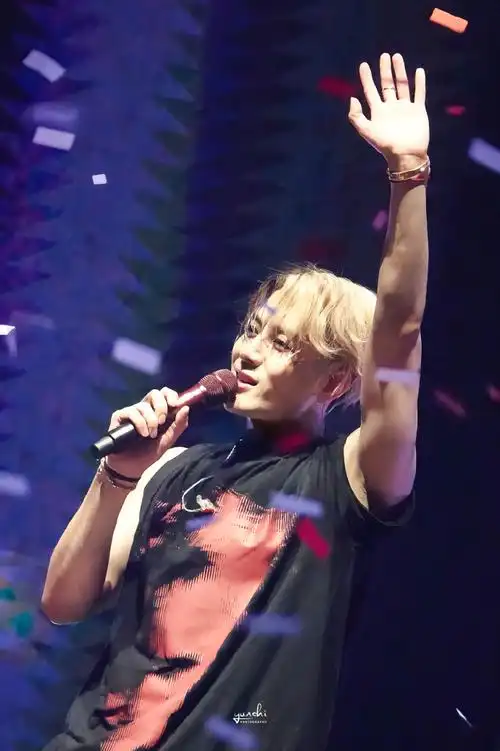 王嘉尔|magicman广州站02.背带裤 可爱鬼是你没错了!