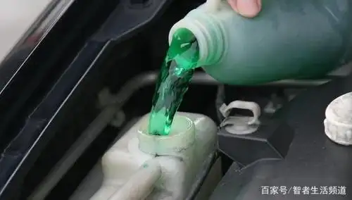 【注意】部分汽车是没有设置冷却液储存罐,于是只能从连接发动机主体
