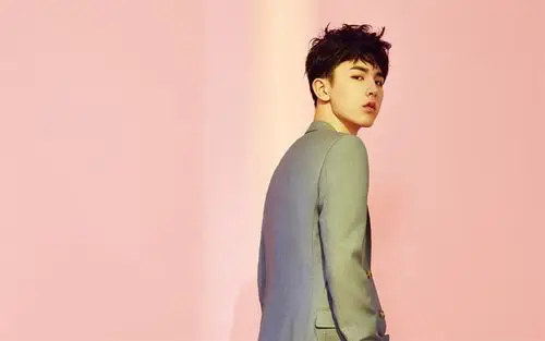 小鲜肉郭俊辰帅气写真高清桌面壁纸