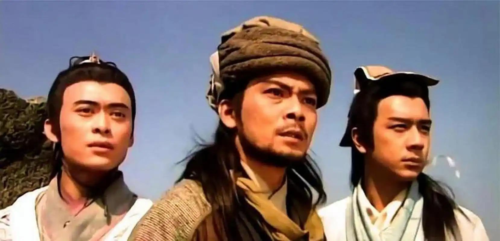 2003年,张纪中拍《天龙八部》,思来想去后他想找王菲唱主题曲,于是便