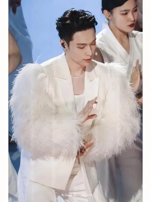 张艺兴是仙子吧