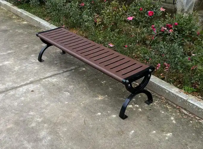 室外休闲座椅庭院铁艺连排椅塑木长条凳广场靠背长椅子户外公园椅