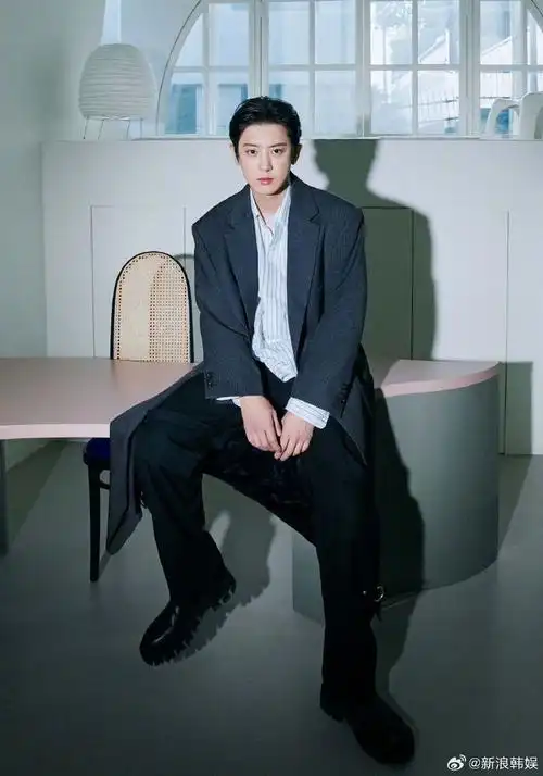 朴灿烈白衬衫造型##朴灿烈杂志