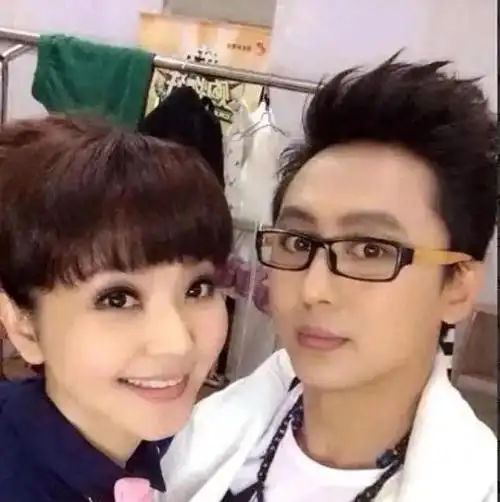 结婚20年只生孩子不做饭的央视主持方琼副台长丈夫把她宠成宝