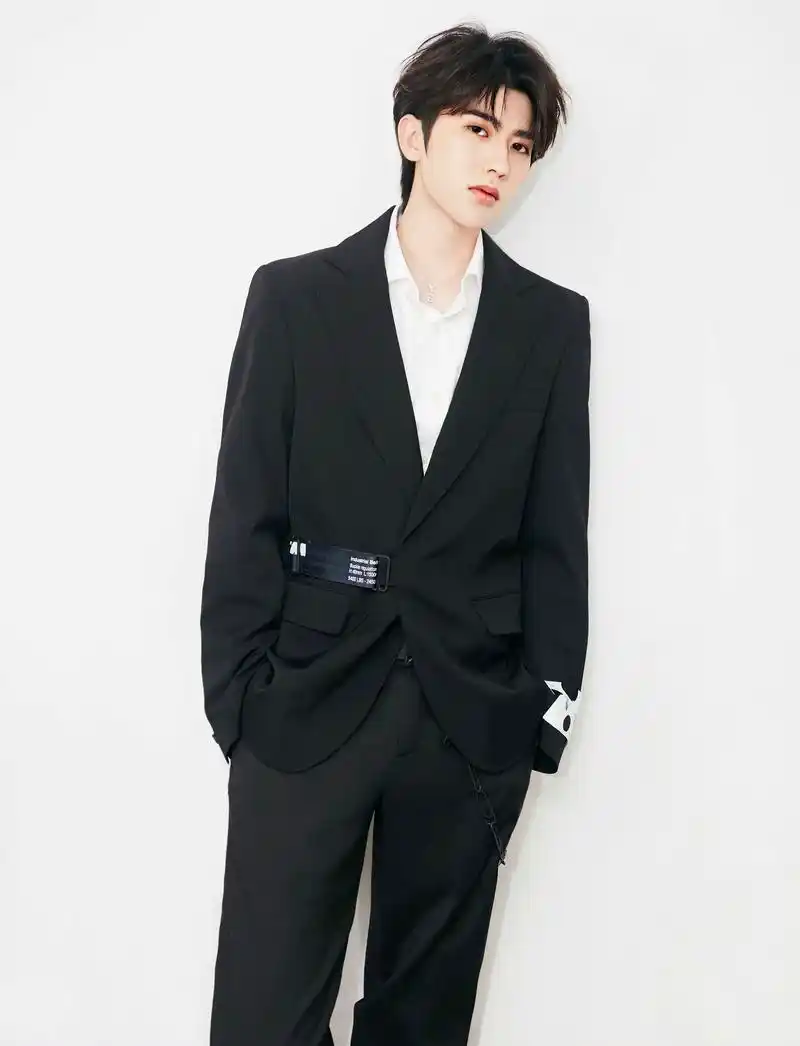 蔡徐坤穿西装究竟有多绝?