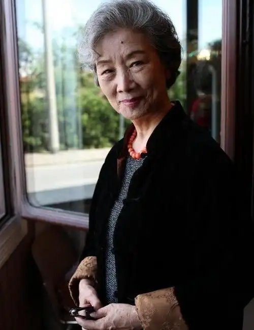 是导演娶知名女演员,女儿是国人的骄傲|吕中|吴桂苓|女演员_新浪新闻