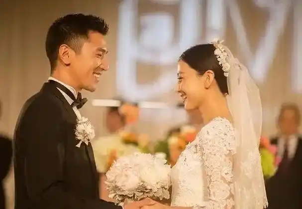 挑战发100组明星婚纱照 day2 第二组高圆圆赵又廷