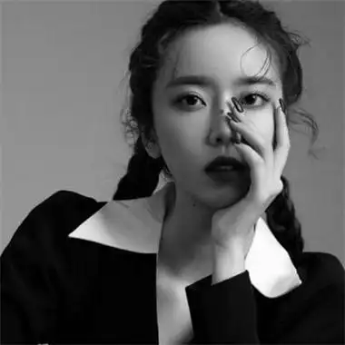 高冷女生抽烟头像霸气十足超拽女头像冷艳真人头像社会女生头像霸气