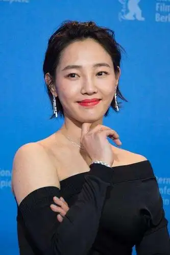 白百何抹胸裙现身体态明显发福,网友:过年心情好吃胖的