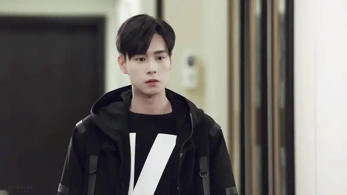 让人心动的电竞男神 重温一下亲爱的热爱的吴白大神的美颜吧!