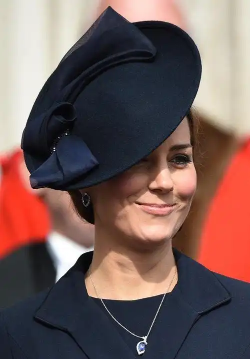 凯特王妃不重样的礼帽,每顶都那么优雅浪漫,说说你最中意哪顶?