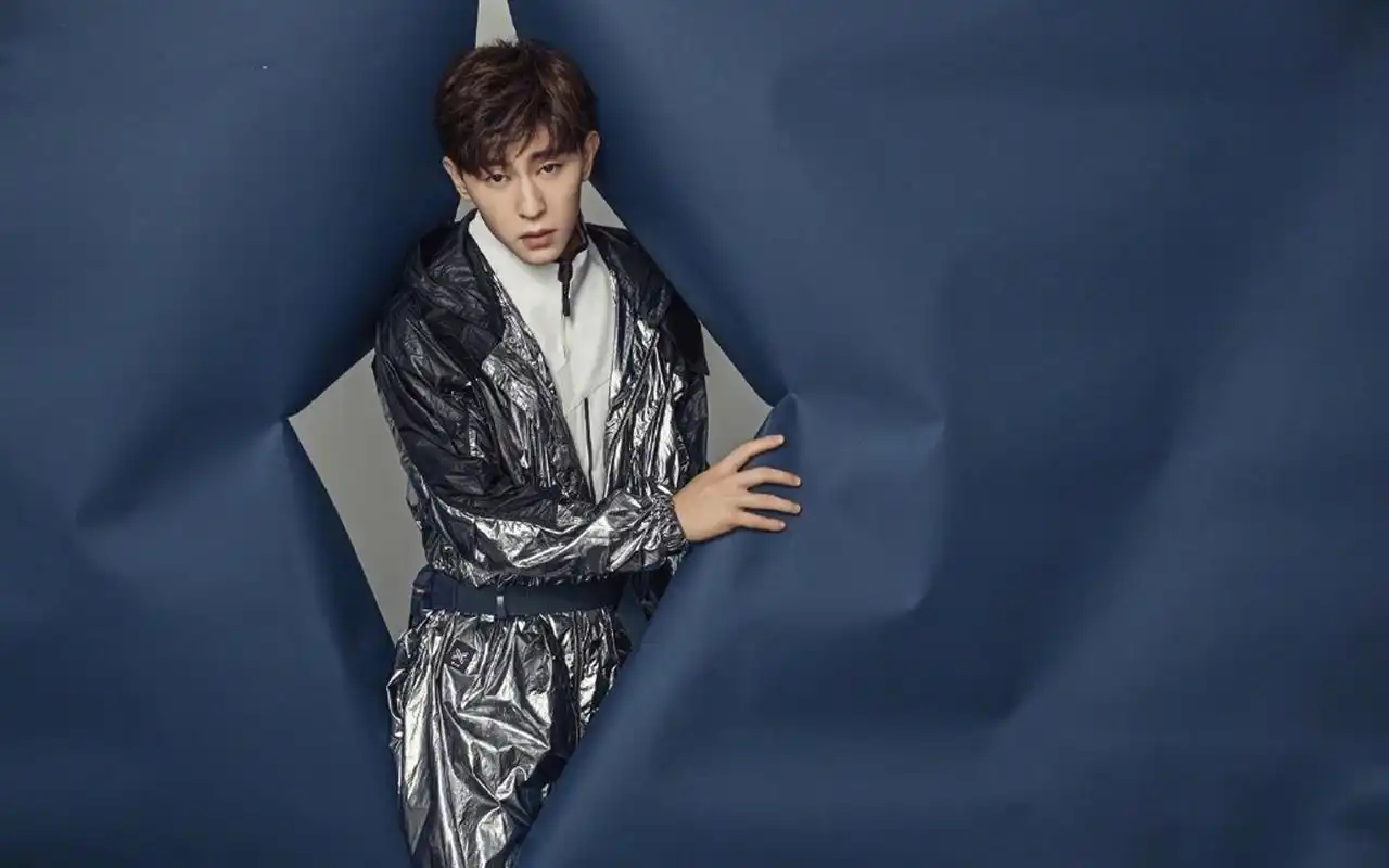 邓伦帅气写真图片桌面壁纸