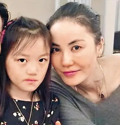 回顾王菲坚持生下兔唇女儿she为她疯狂她当年到底有多火