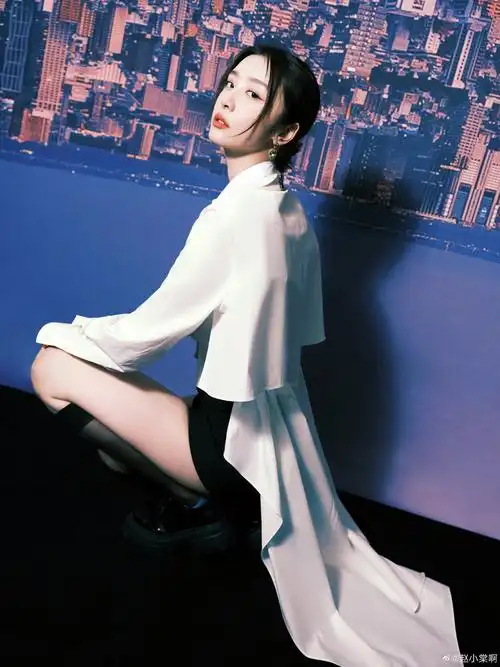 赵小棠最新摩登感墨镜大片