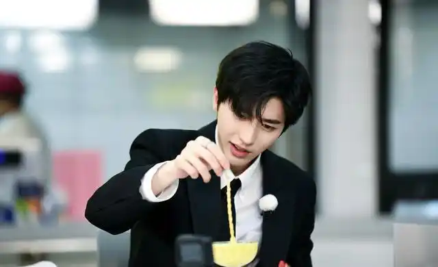 蔡徐坤已经彻底放下了偶像包袱|沙溢|何穗|李晨|程潇_网易订阅