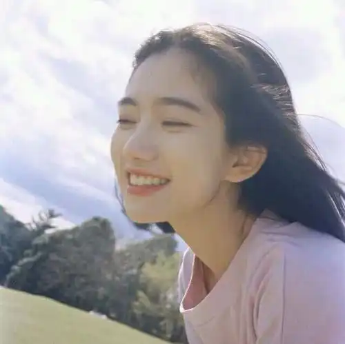 回复求这种笑的特别开心的女生头像谢