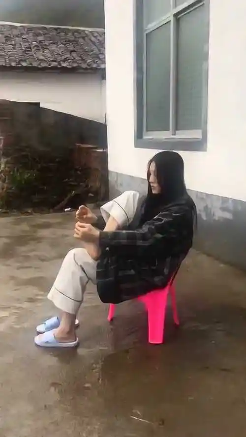 这个味道太上头啦女孩子的脚虽然不臭可是酸啊