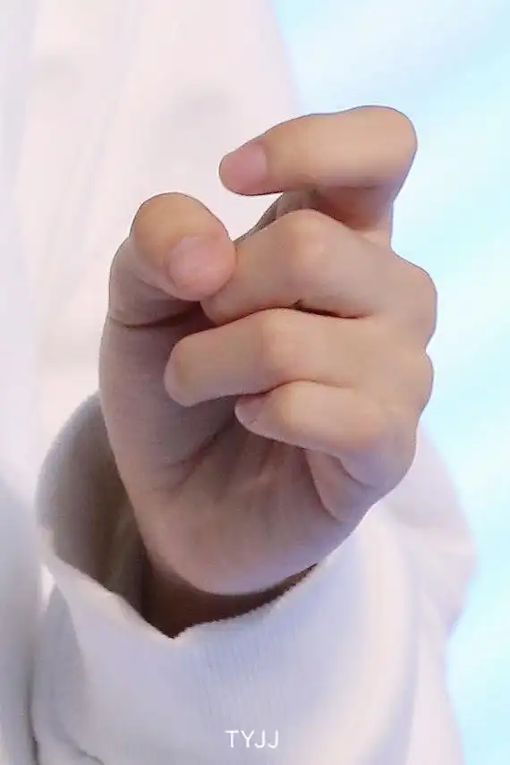 王俊凯手模出道粉丝手控福利来袭