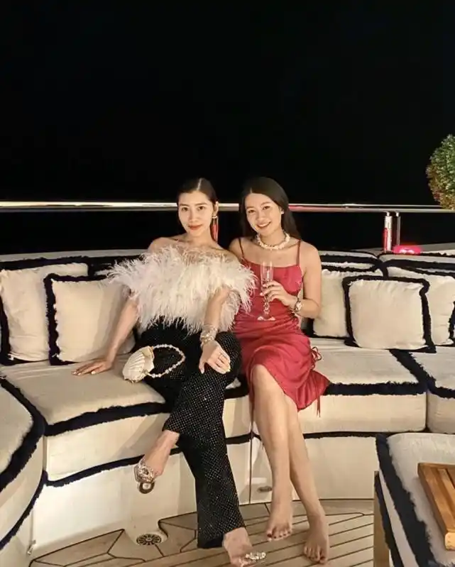 刘德华小姨子陈雪玲晒照刚生完娃状态恢复很快颜值不输朱丽倩