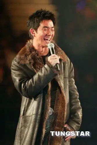 图文:杨千嬅演唱会在红馆开锣(49)