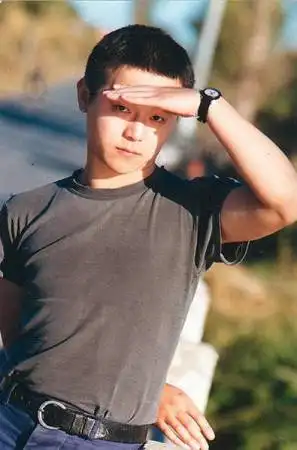 网曝王菲前夫窦唯近照打扮简朴独自现身医院