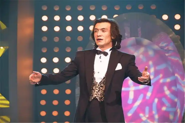 李咏给观众带来了很多精彩的节目让人印象深刻