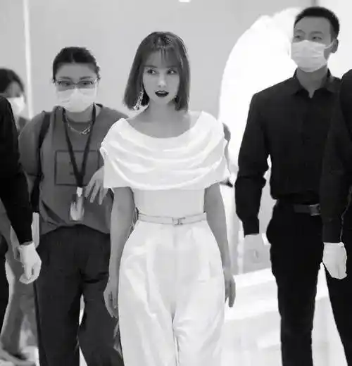 隐形富婆吴昕:身价上亿被潘玮柏分手,拒绝海涛成快本最大赢家_李易峰