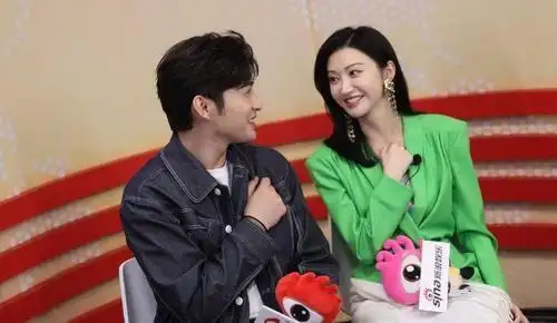 景甜张彬彬再同框互发微博甜蜜cp感满满好登对