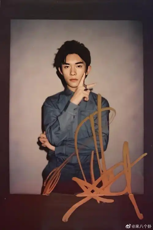 易烊千玺超话#易烊千玺亚洲电影大奖最佳新演员#千玺拍立得合集易烊