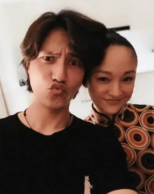 陈坤儿子晒家人合照称:亲妈不是保姆也不是周迅真相两年前就公布