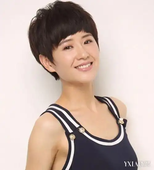 适合国字脸女生修颜短发 国字脸发型图片