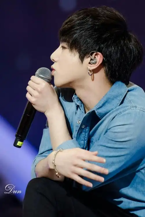 华晨宇 淘宝造物节 高清壁纸 完美侧颜