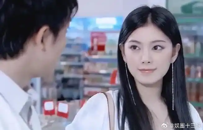 在《爱情公寓》里饰演秦羽墨的赵文琪官宣自己在杭州开了一家美甲店