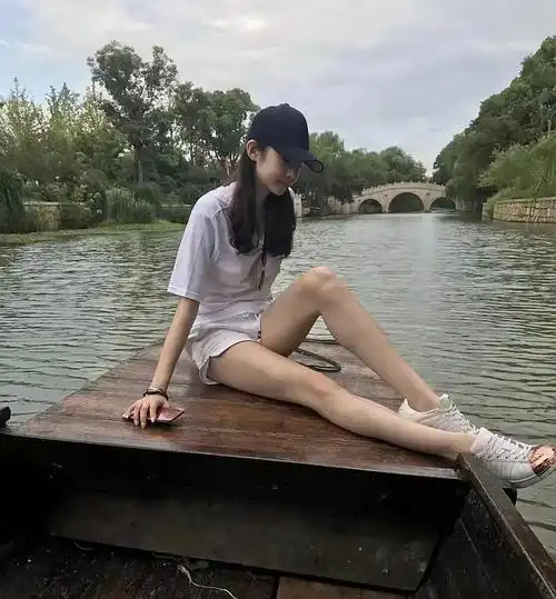 周末安利大长腿张艺凡的性感时刻