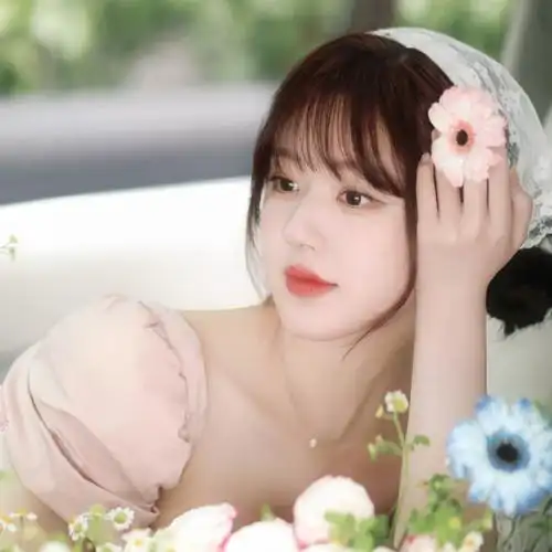 赵露思超话    森系少女  自修头像·壁纸    #赵露思森系少女