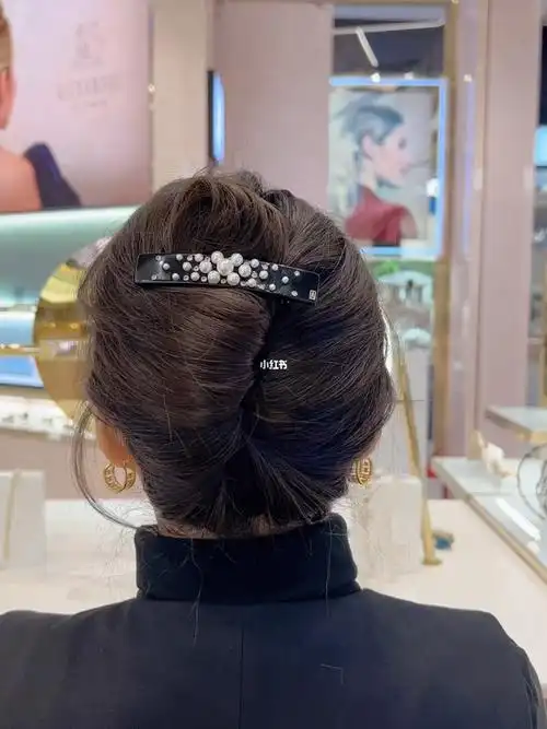 一分钟盘好看又牢固的法国髻