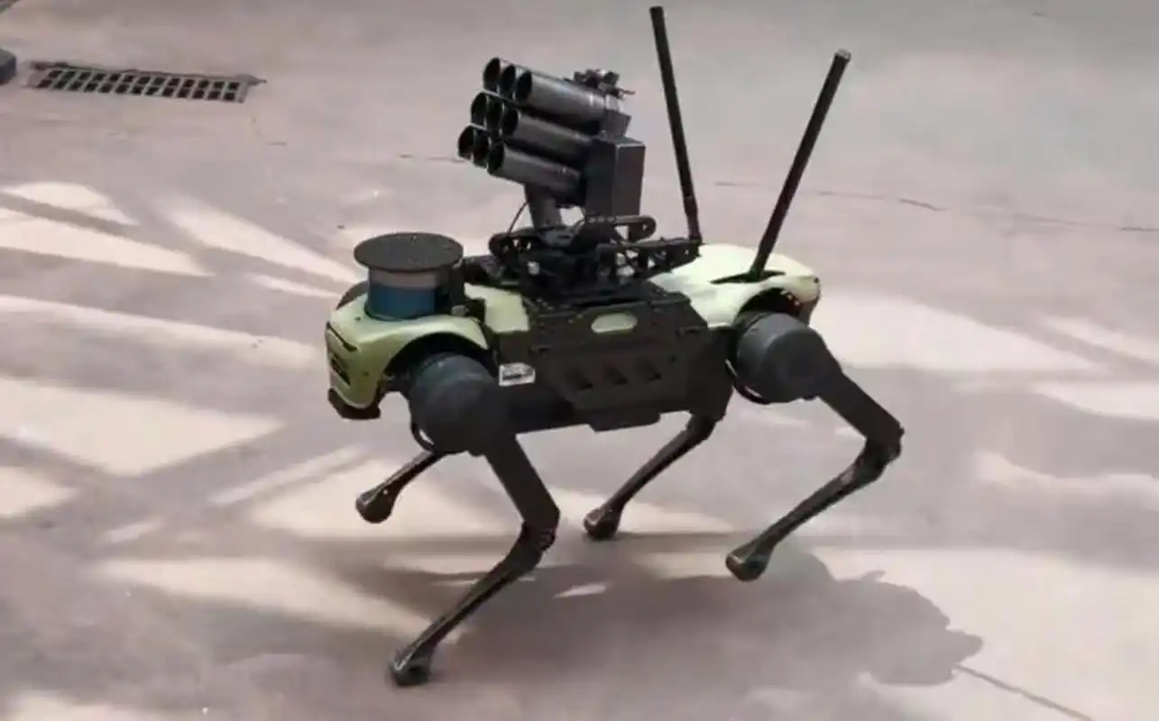 中国解放军步兵班智能装备引爆网络,德国网友惊叹中国军工奇迹  近期