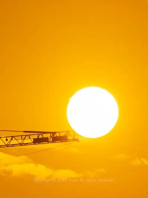 深圳南山区蓝天白云和日出