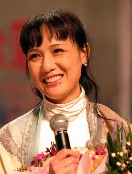 7月16日,《康熙王朝》容妃去世,与导演陈家林同居28年未婚