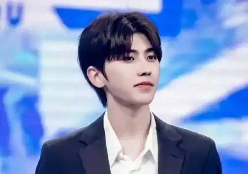 原创蔡徐坤近照曝光难不成蔡徐坤如今开始摆烂了