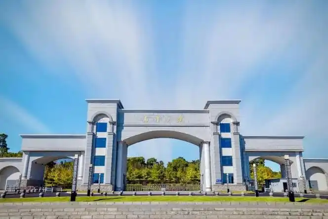 引得孔雀向"南"飞,这所大学有什么内"核"