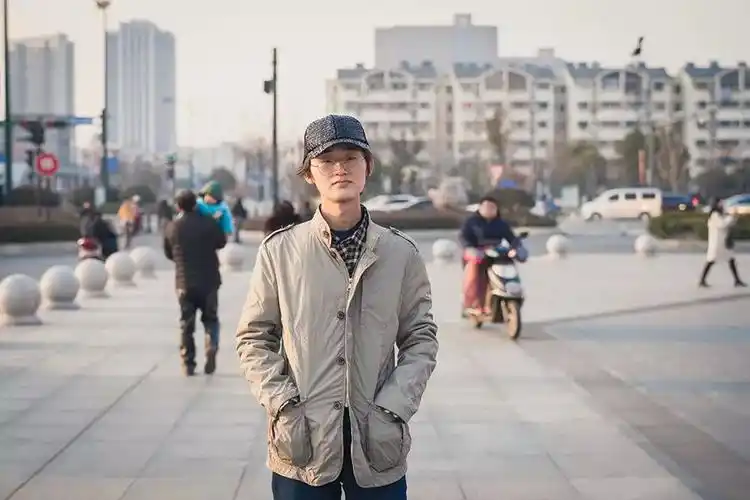 短裙高跟鞋假发男儿身的ta有一颗女儿心