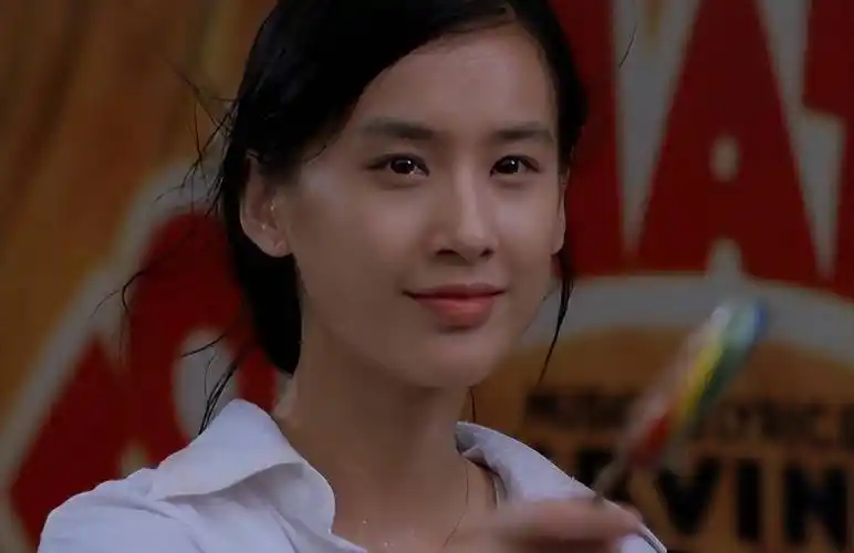 黄圣依的豪门上位史:身份被藏了8年,如今两个儿子一年2亿零花钱_杨子