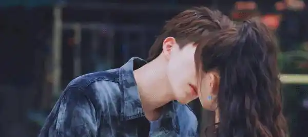 黄轩演霸总被骂"油腻",怒刷一星?_白百何_sir_强吻